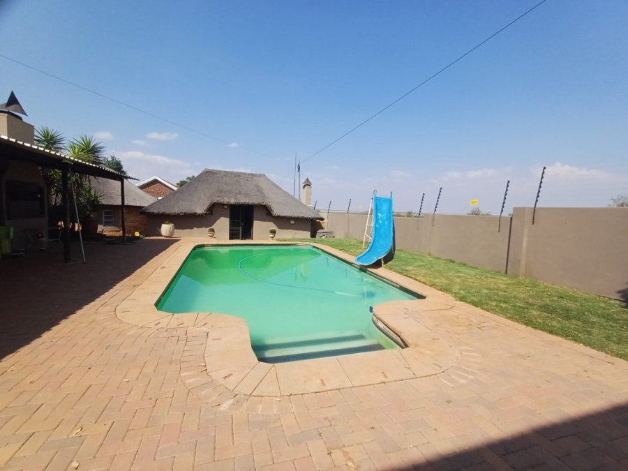 4 Bedroom Property for Sale in Doringkruin North West